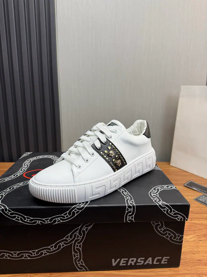 Plant ＶＥＲＳＡＣＥ.Versace..Couple money.💝 Fashion leather and leisure shoes🫶 - It's a long-term sale.🔥 Fabulous.:Head-decked cow skin. Uchi.:In the skin of the sheep. The original base is the bottom of the picture. Size:36-45（45I'll make sure I don't change it.）