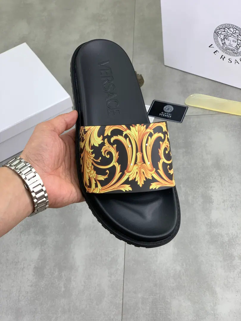 Plant prices 【Real value】🆘【VERSACE】The Van Schultz's new man's leisure slipper series.！Review🔥Global limit💯The shoe face is imported into the original single-surface➕The plains.💯Men's shoes.: 38-45. Multi-Cultural Options