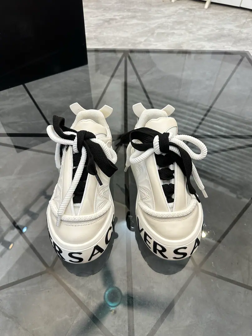 Sell Price: ¥ Trade marks: Versace*「Versace.*」Low-ass leisure shoes. Positive code number: 39-44(Make a reservation.38.45.46) Commodity materials: The shoe is imported into the original spelt., Into the air., Original Base. Part No. No.: 0008