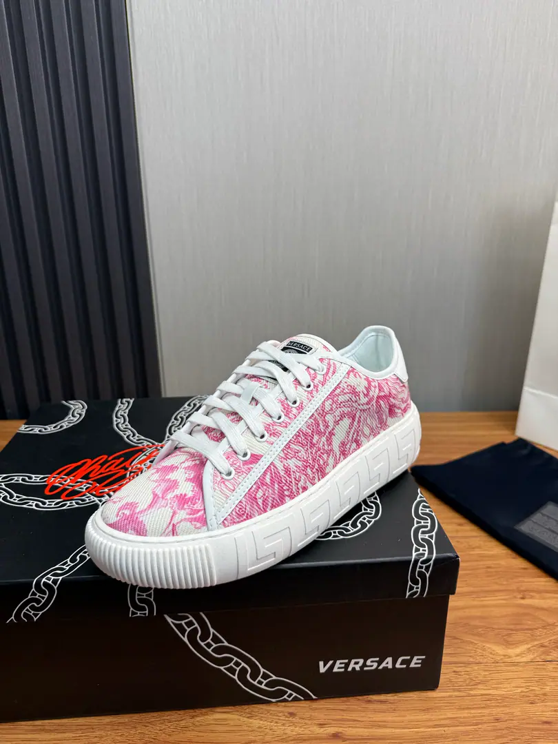 Plant ＶＥＲＳＡＣＥ.Van Schultz's Fashion Leather Couple.💑 - It's a long-term sale.🔥 Fabulous.:Top-level branded fabric. Uchi.:In the skin of the sheep. The original base is the bottom of the picture. Size:36-45（45I'll make sure I don't change it.）