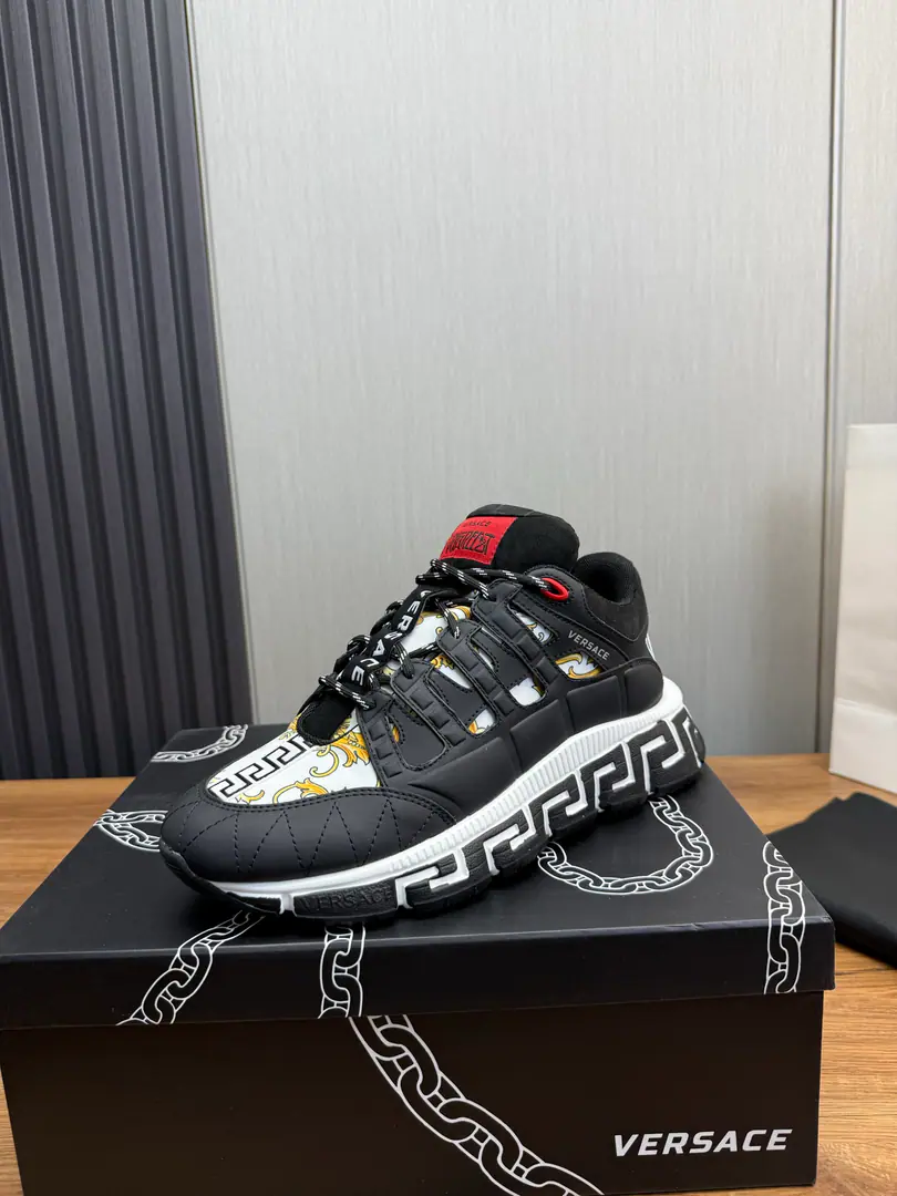 Plant Couple money.（All colors.）❤️💚 Versace.Versace's latest entertainment pops shoes.👟 A couple., Original colored hand-off shoes Fabulous.:Cow-skin fabric. Uchi.:I'm gonna get some air from my sneakers. Otsumi!:TPUOriginallogoThe beauty is so big. Size:35-46（45.46I'll make sure I don't change it.）
