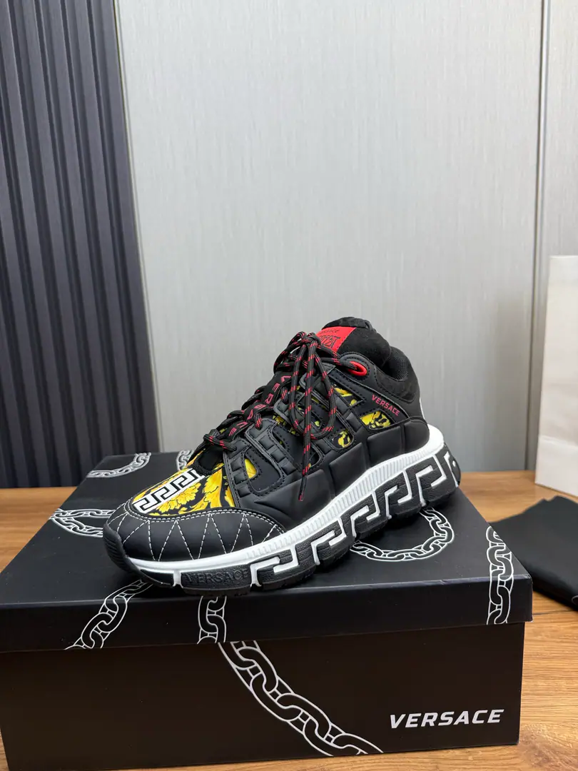 Plant Couple money.（All colors.）❤️💚 Versace.Versace's latest entertainment pops shoes.👟 A couple., Original colored hand-off shoes Fabulous.:Cow-skin fabric. Uchi.:I'm gonna get some air from my sneakers. Otsumi!:TPUOriginallogoThe beauty is so big. Size:35-46（45.46I'll make sure I don't change it.）
