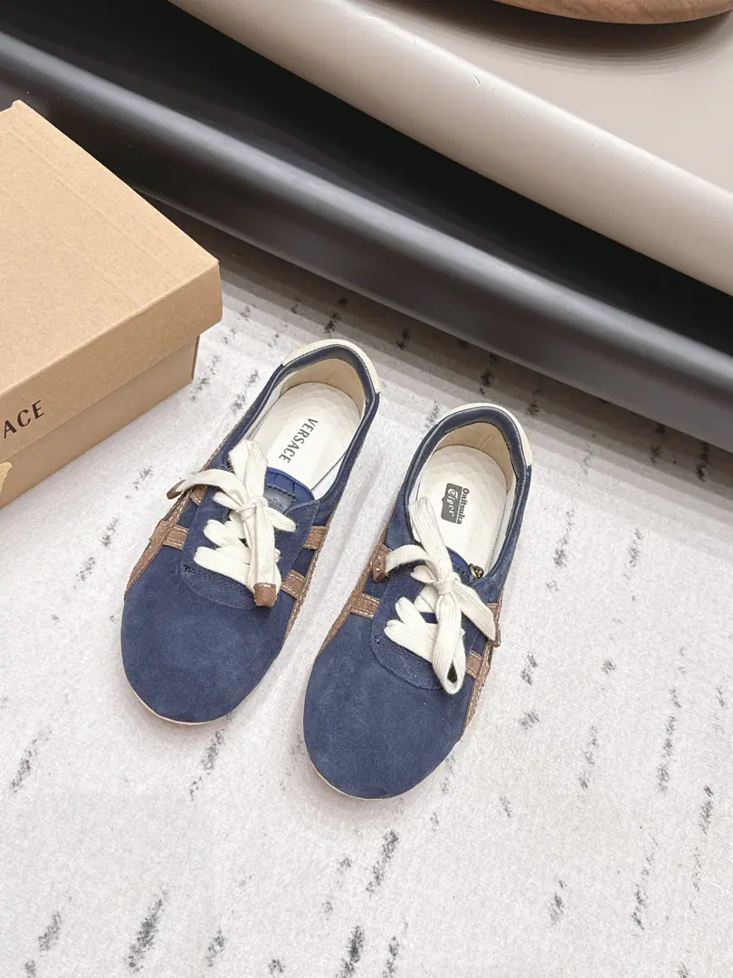 Get out of the factory.: 《Unique top version》 Van.*Sze Cheol!Versace Onitsuka～26vsThe latest joint recreation series in the morning and autumn.…… 【Co-signain.】 Colored laced shoes, Leisure sports shoe series, The whole design is like putting a sculpture on its feet., This shape is inspired by the planet of the astroplane., The whole pair of shoes have a very structural and linear sense., Cleanness can also fill the shape with a strong visual shock., It's a shape of the future., It's full of energy., Fashion…… ❶Fabulous.: Original Customise/Bull./Colouring Process ❷Uchi.: Original customized sheep skin ❸Foot.: Original customized sheep skin ❹Otsumi!: Original Open Model Slided Bottom ❺Codes: 35-39（40.Custom without re-offer） ❻Packaging: Original package ☀Colours:Synchronise update of the network