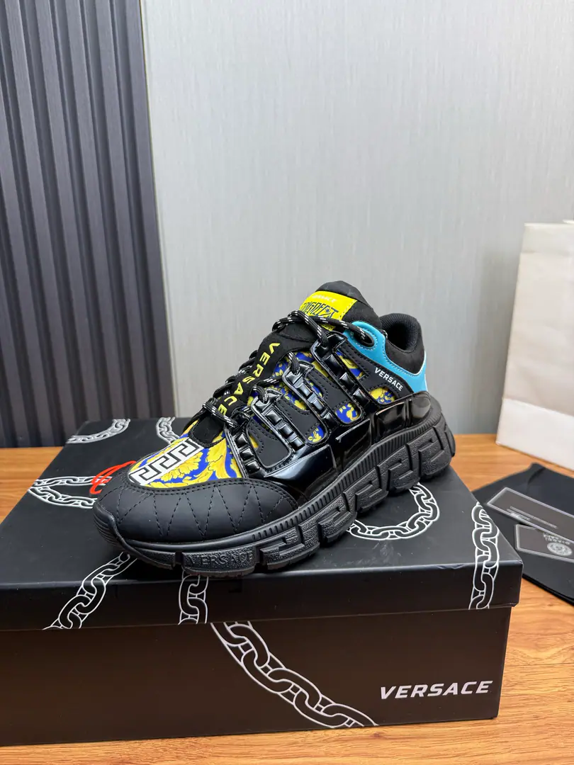 Plant Couple money.（All colors.）❤️💚 Versace.Versace's latest entertainment pops shoes.👟 A couple., Original colored hand-off shoes Fabulous.:Cow-skin fabric. Uchi.:I'm gonna get some air from my sneakers. Otsumi!:TPUOriginallogoThe beauty is so big. Size:35-46（45.46I'll make sure I don't change it.）