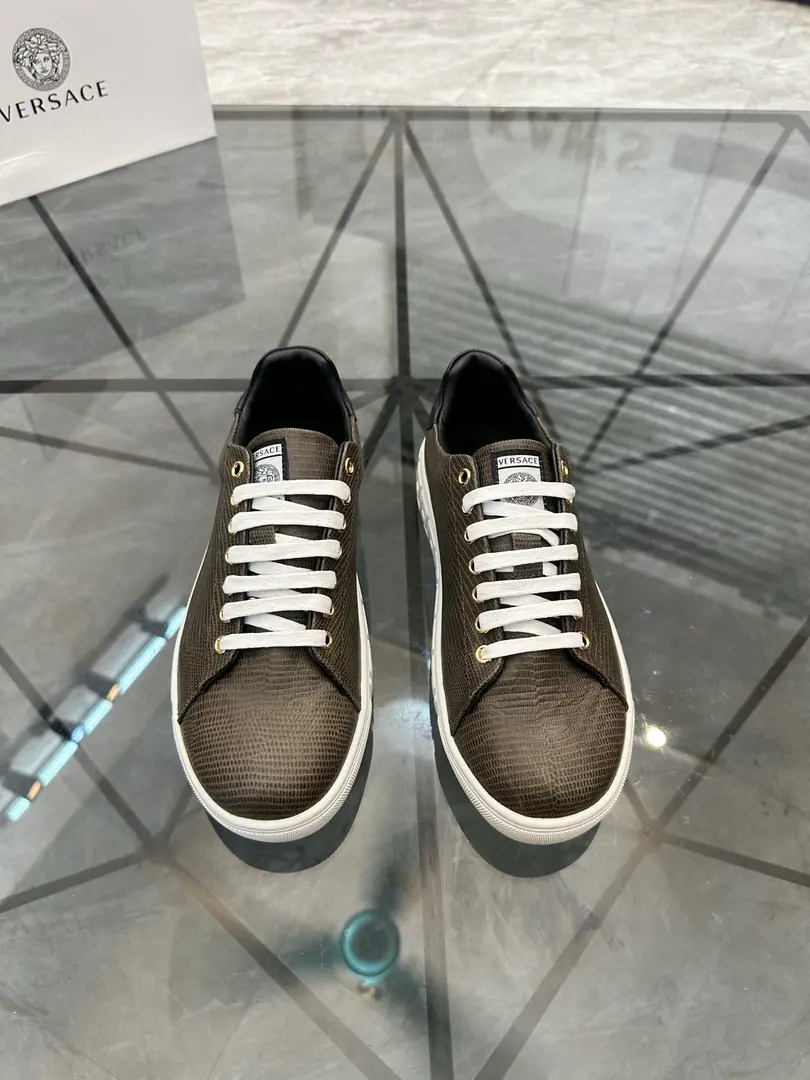 Sell Price: ¥ Trade marks: Versace* 「Versace.*」Low gang sneakers. Positive code number: 38-44(Make a reservation.45.46.) Commodity materials: The shoe is imported into the skin of the cow., In the sheep's skin., Original version of translucency mix. Part No. No.
