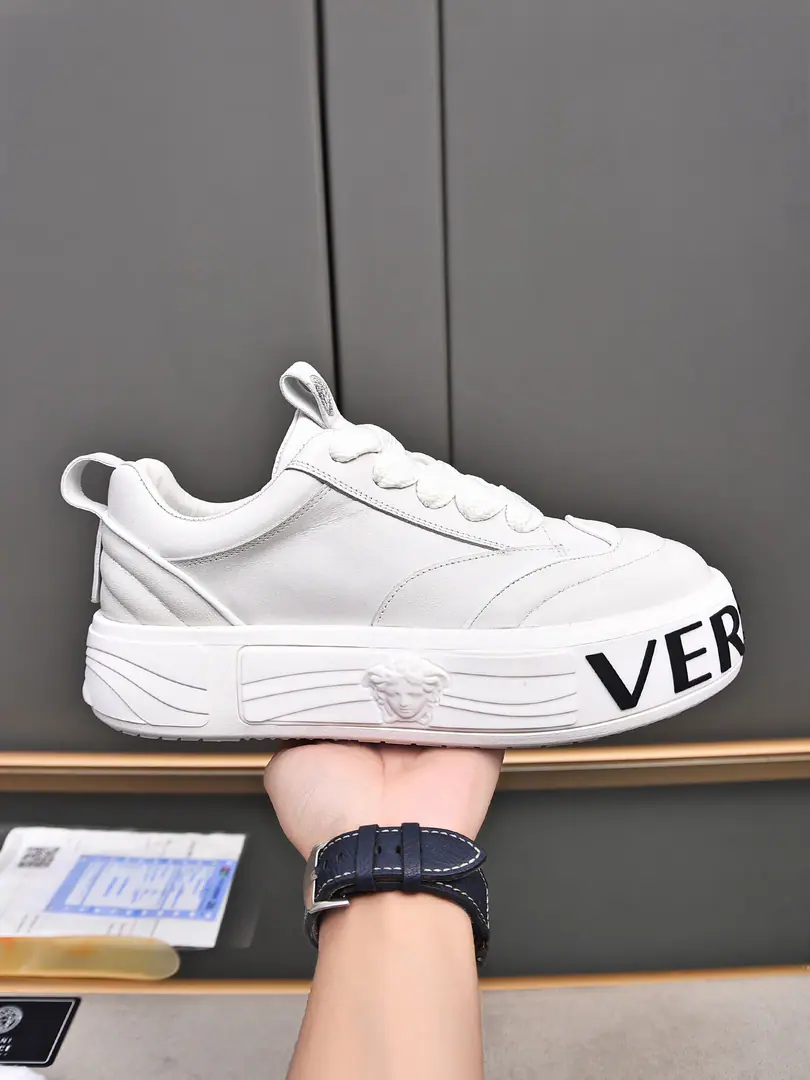P VERSACE——Versace. 2024New Series, Medusa's Men's Low-Little Shoes.！Use the most popular element development of the year！Tide！Personality！ Import head-decked cow skin➕Imported mats！Original version to open！Multi-Current Selection！39-44（38 45 46Do it.）