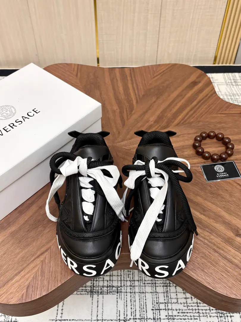 Get out of the factory. VERSACE——Versace. 2026New Series, Medusa's Men's Low-Little Shoes.！Use the most popular element development of the year！Tide！Personality！ Import head-decked cow skin➕Imported mats！Original version to open！Multi-Current Selection！39-44（38 45 46Do it.）