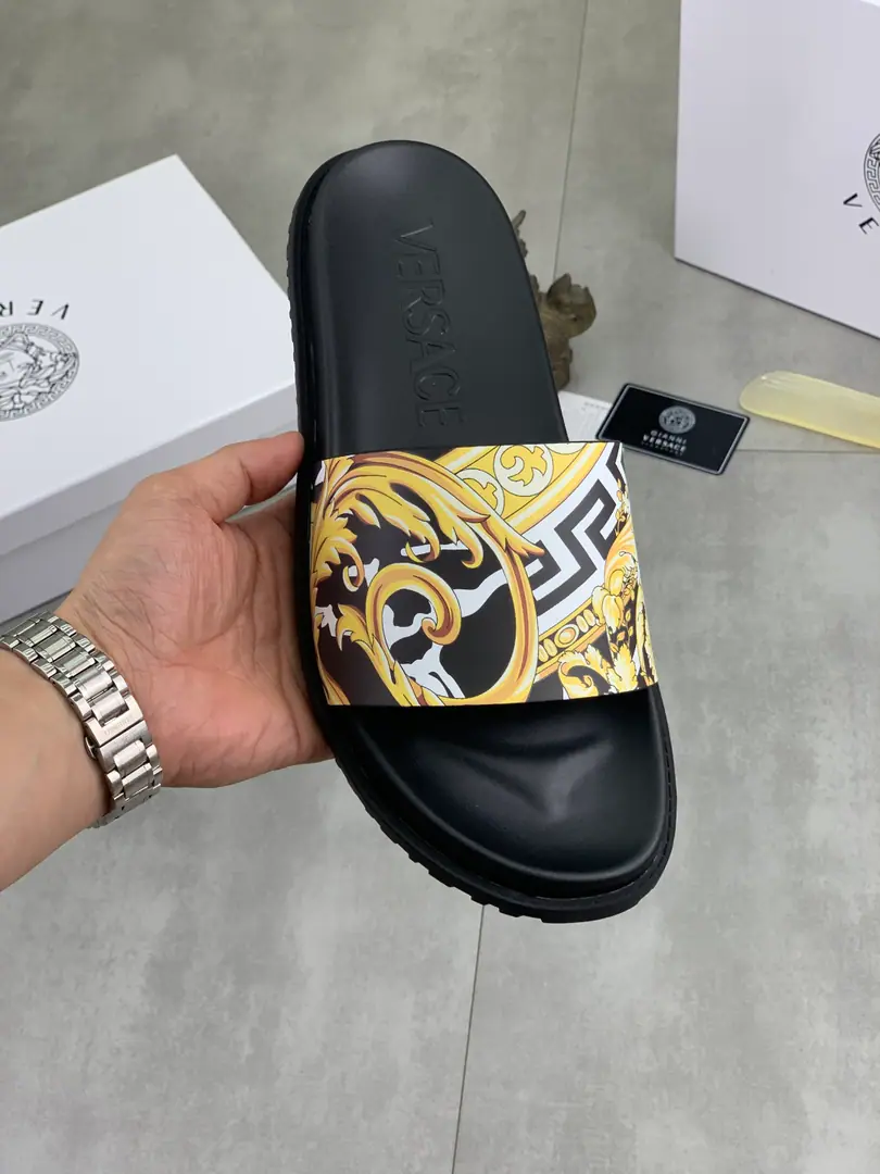 Plant prices 【Real value】🆘【VERSACE】The Van Schultz's new man's leisure slipper series.！Review🔥Global limit💯The shoe face is imported into the original single-surface➕The plains.💯Men's shoes.: 38-45. Multi-Cultural Options