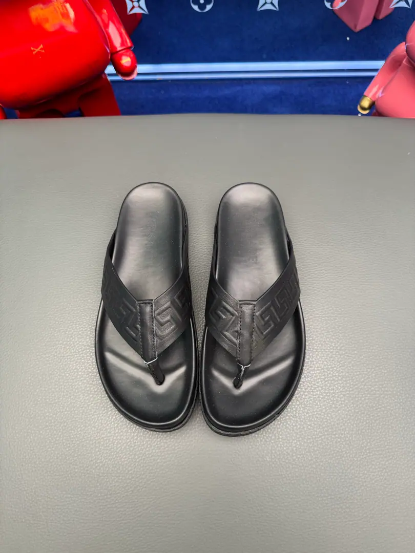 Versace Versace. High-end fine. Luxury men's slippers., 1:1High-end quality, The leisure sun is so cozy., High-quality high-quality high-quality high-quality versions, It's summer time.！ Size: 39-44 38 45 46Sold