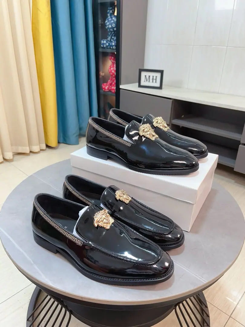 Get out of the factory.🌹🌹 【Versace 】Van Schultz's Top Shoes Series New Milan Men's Fashion Week Legs 🐂The shoe face is a smooth skin-skinned imported. （No faded feet.）Environmental protection♻️The whole cow is sweating., Original version to open. Keep your head down. The upper foot is awesome. ！ Men's shoes.: 38-44