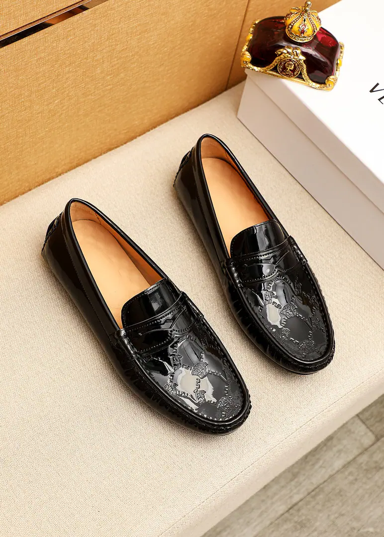 💐 Trade marks: VERSACE「Versace.」Doudou shoes. Positive code number: 38-44 (37.45.46🉑️Custom) Commodity materials: Select The head layer is open and the brittle is on the shoe., Imports🐖In the pig's skin.. Strong stereo visual effects, Rubber Bottom Yin. Colour: 4⃣️Colour Optional