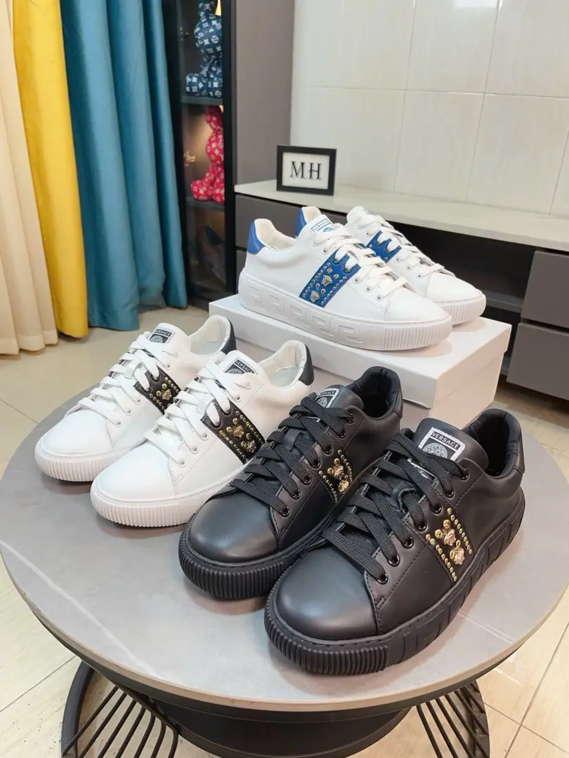 Get out of the factory.🌸🌸Versace (Versace.）Level of Requisition of the Real Product, Import originals, Import original air network fabric, Fashion dropsters in the webpaperLOGOFilm mix., Print the floors and foot, Sports and leisure style, Original Counter Quality, The original jacceed rubber mixes the base of the bubble rubber（Soft and cozy.）36-44, 45, 46Do it.