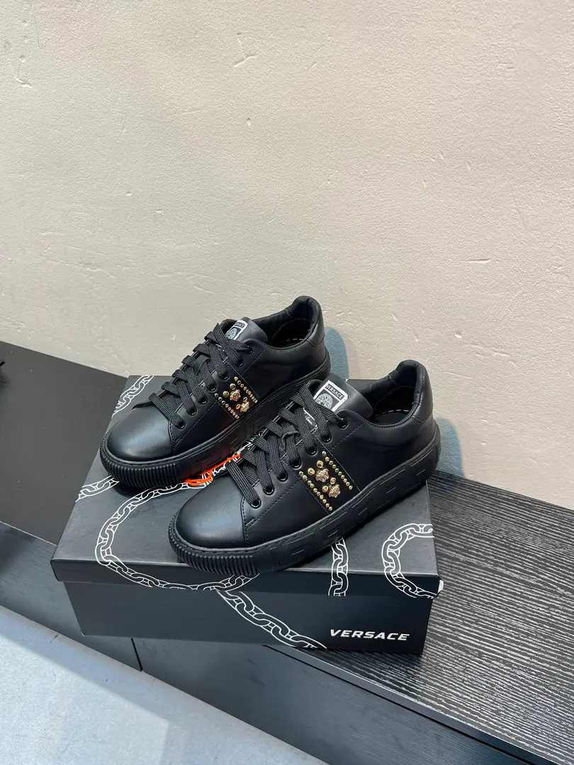 【Versace】Vancetor's little white shoes and leisure shoes., The cabinet is on the market.！Head-decked cow skin.➕In the cow's skin., Designed to be absolutely luxurious., Leading the new fashion concept. Codes: 36-44, 45🉑️Do it.