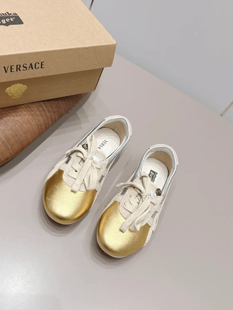 Get out of the factory.: 《Unique top version》 Van.*Sze Cheol!Versace Onitsuka～26vsThe latest joint recreation series in the morning and autumn.…… 【Co-signain.】 Colored laced shoes, Leisure sports shoe series, The whole design is like putting a sculpture on its feet., This shape is inspired by the planet of the astroplane., The whole pair of shoes have a very structural and linear sense., Cleanness can also fill the shape with a strong visual shock., It's a shape of the future., It's full of energy., Fashion…… ❶Fabulous.: Original Customise/Lamb skin./Bull./Colouring Process ❷Uchi.: Original customized sheep skin ❸Foot.: Original customized sheep skin ❹Otsumi!: Original Open Model Slided Bottom ❺Codes: 35-39（40.Custom without re-offer） ❻Packaging: Original package ☀Colours:Synchronise update of the network