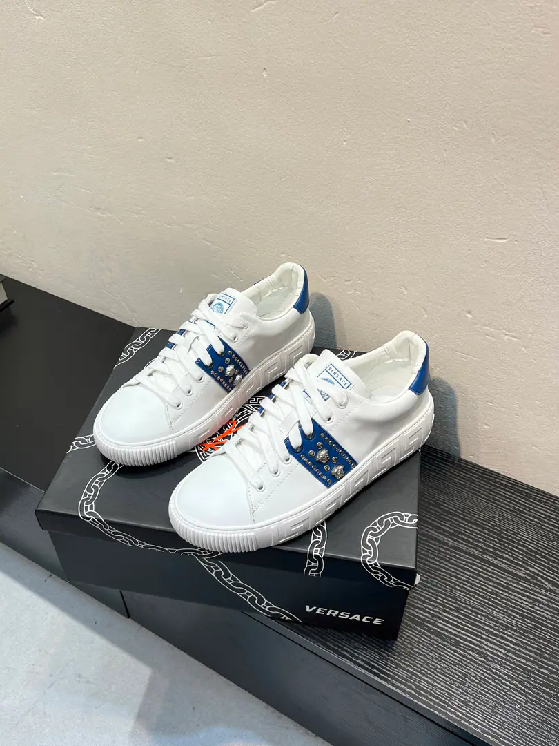 【Versace】Vancetor's little white shoes and leisure shoes., The cabinet is on the market.！Head-decked cow skin.➕In the cow's skin., Designed to be absolutely luxurious., Leading the new fashion concept. Codes: 36-44, 45🉑️Do it.