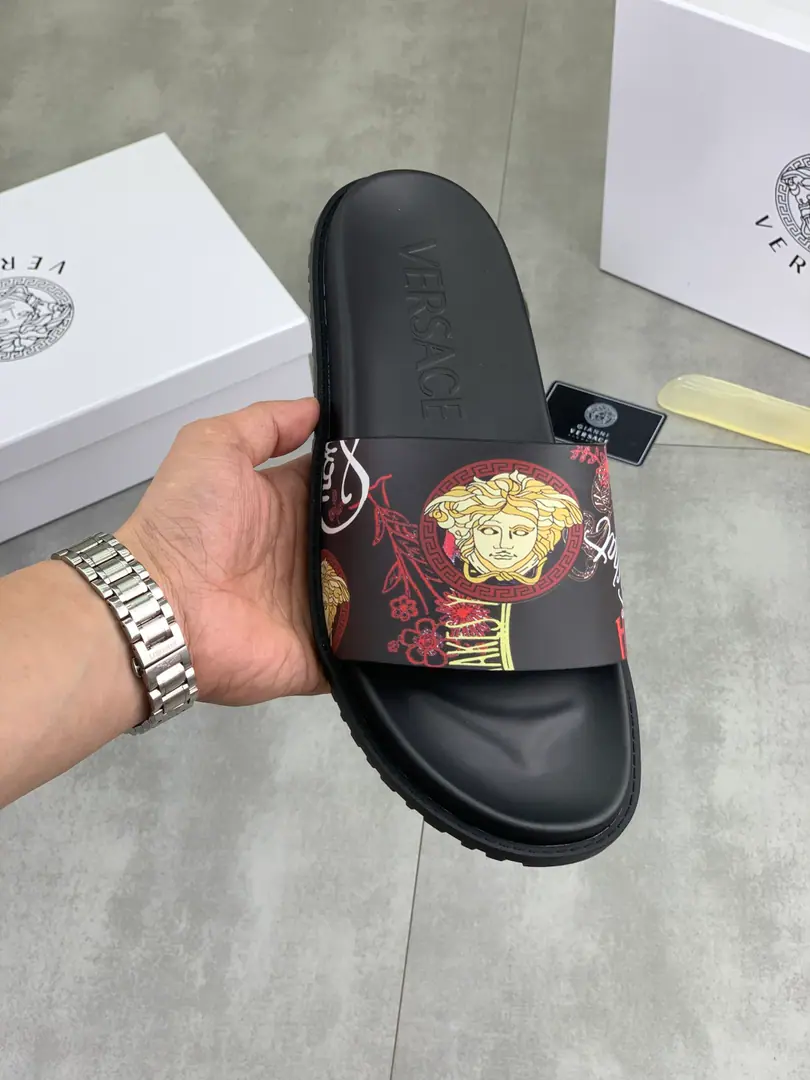 Plant prices 【Real value】🆘【VERSACE】The Van Schultz's new man's leisure slipper series.！Review🔥Global limit💯The shoe face is imported into the original single-surface➕The plains.💯Men's shoes.: 38-45. Multi-Cultural Options
