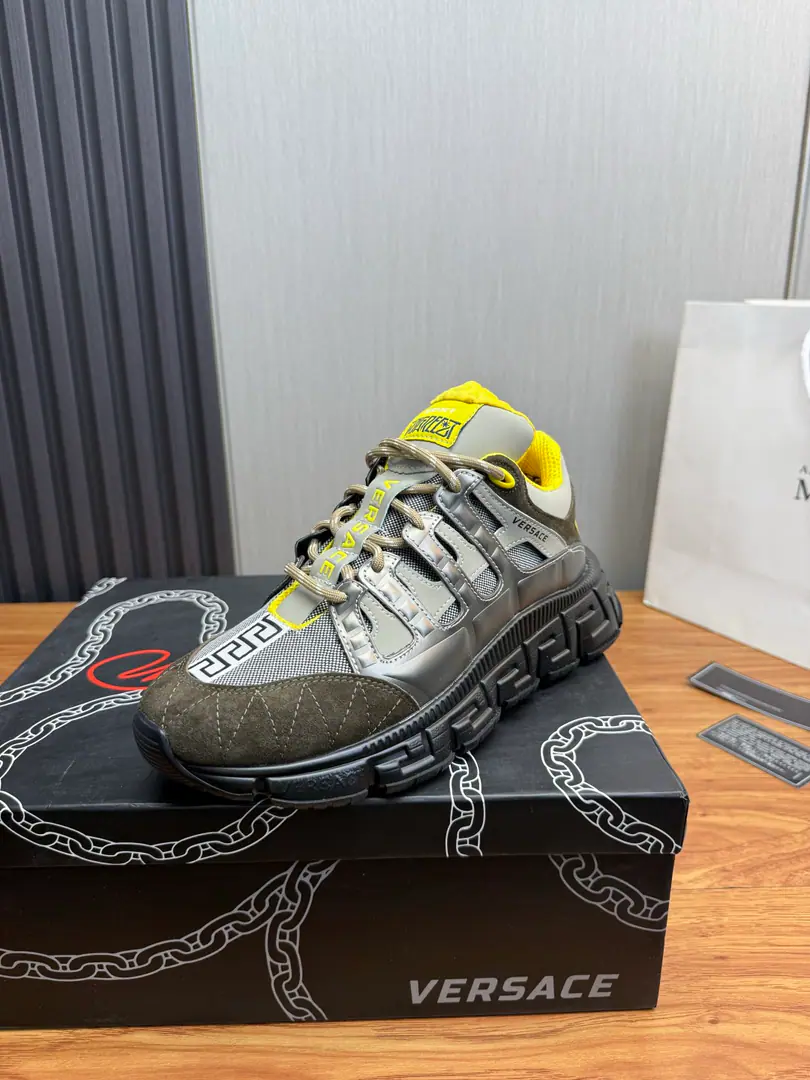 Plant Couple money.（All colors.）❤️💚 Versace.Versace's latest entertainment pops shoes.👟 A couple., Original colored hand-off shoes Fabulous.:Cow-skin fabric. Uchi.:I'm gonna get some air from my sneakers. Otsumi!:TPUOriginallogoThe beauty is so big. Size:35-46（45.46I'll make sure I don't change it.）