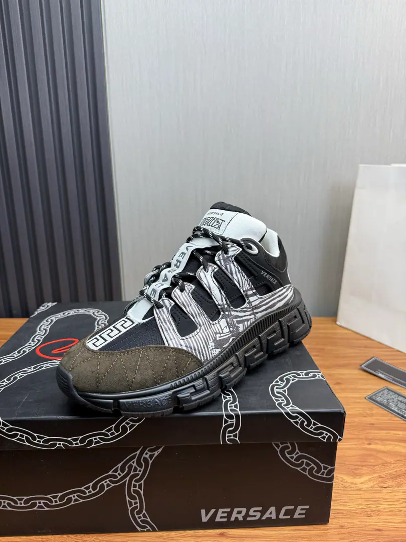 Plant Couple money.（All colors.）❤️💚 Versace.Versace's latest entertainment pops shoes.👟 A couple., Original colored hand-off shoes Fabulous.:Cow-skin fabric. Uchi.:I'm gonna get some air from my sneakers. Otsumi!:TPUOriginallogoThe beauty is so big. Size:35-46（45.46I'll make sure I don't change it.）