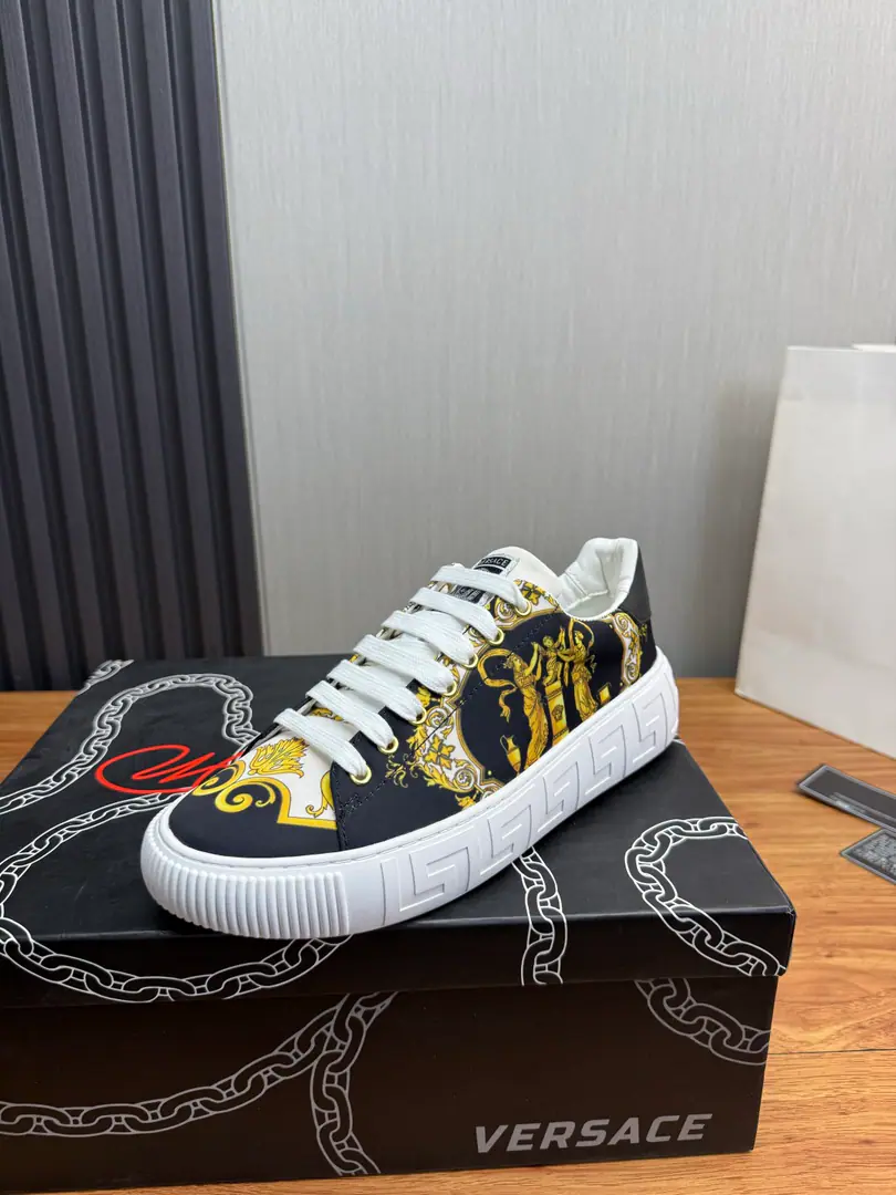 Plant ＶＥＲＳＡＣＥ.Van Schultz's Fashion Leather Couple.💑 - It's a long-term sale.🔥 Fabulous.:Top-level branded fabric. Uchi.:In the skin of the sheep. The original base is the bottom of the picture. Size:36-45（45I'll make sure I don't change it.）