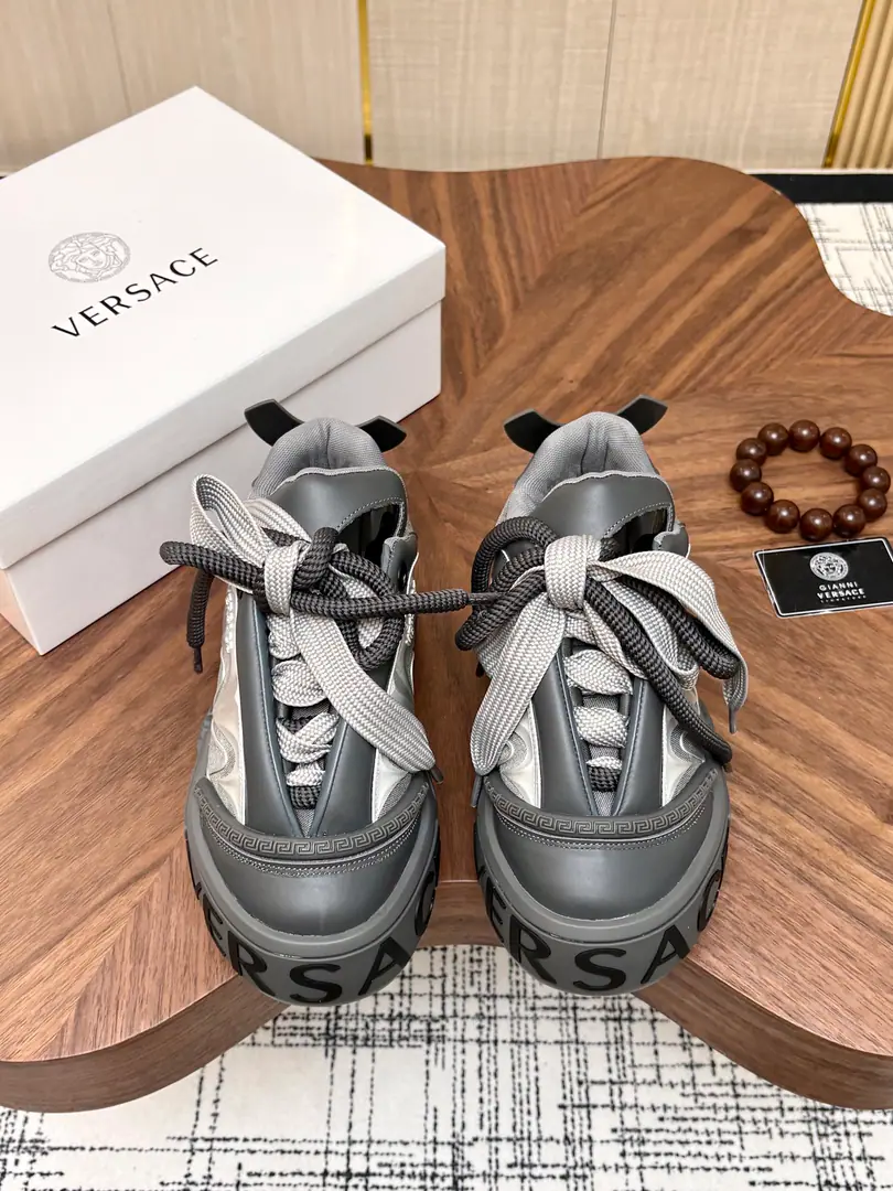 Get out of the factory. VERSACE——Versace. 2026New Series, Medusa's Men's Low-Little Shoes.！Use the most popular element development of the year！Tide！Personality！ Import head-decked cow skin➕Imported mats！Original version to open！Multi-Current Selection！39-44（38 45 46Do it.）