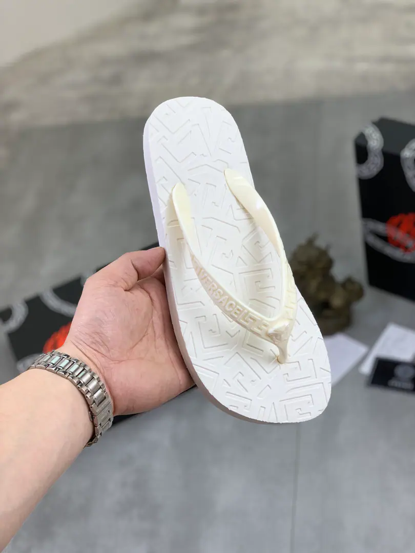 Plant prices 【Real value】🆘【VERSACE】The Van Schultzer's new men's leisure slipper series.！1:1Review🔥Global limit💯The shoe face is imported into the original single-surface➕The plains.💯Men's shoes.: 38-46. Multi-Currently Optional
