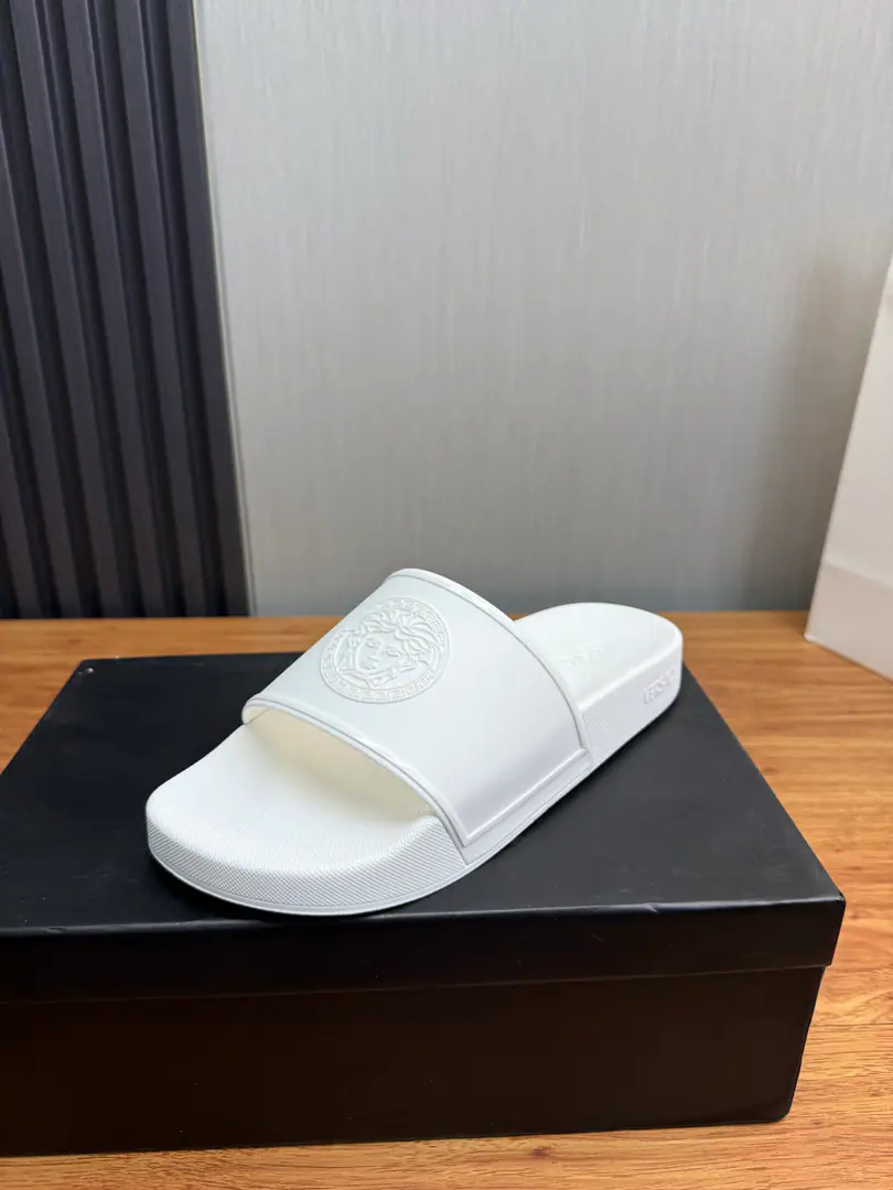 Plant 【VERSACE】 High-end fine slippers. Original Materials, - Fine work., Comfortable. First Main BasetpuShoe.. Positive1:1Repeat Size: 39-46