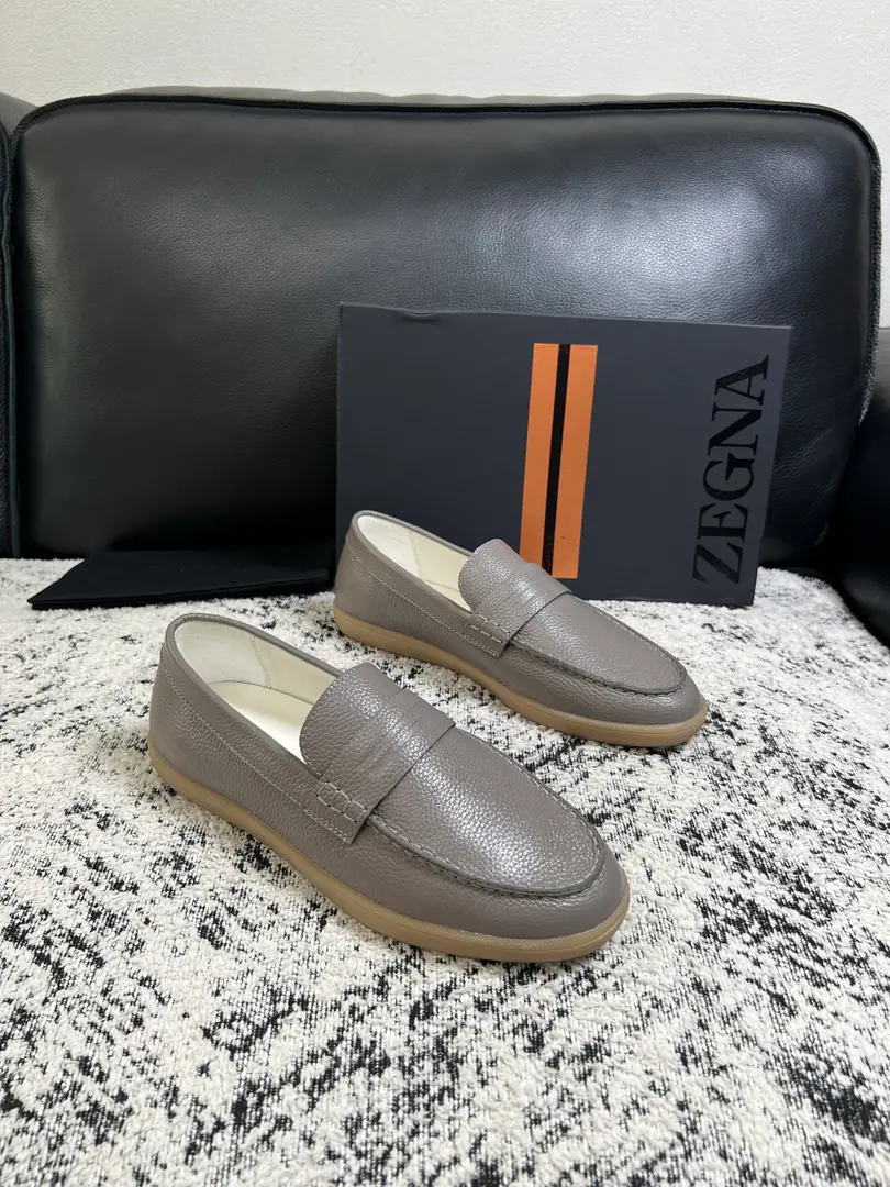 ⚠️Just change the code and don't back off.⚠️ Zegna High Quality Top-level craft Jenya. New plant configuration for cabinet, Italian imports of cow flour, Importing cattle mats., I'm comfortable with air., Shoes under the sole.: The original factory is super comfortable with the original base., The original factory and the single. Welcome to the comparison., Codes 39-44（Sold 45 46 47 ）