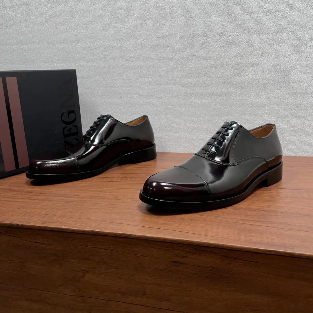 Zegna A man's new hand-coloured business shoes. This is a pair of shoes to pick out the skin and the face of the shoes., Hand-swipe process processing effects, Show the skin to the best of the skin., Simultaneous 2-side design, 5The poof-eyed Oxford shoe., Artificial Mark stitching, The details of the brand and the spiritual transmission are displayed everywhere.. The rubber negatives are embedded at the back and back of the skin., It's a great slide-proof thing., Semi-steak cooling process, It's not gonna get out of there., All the cattle and skin inside., Skins and feet of the bull., The type of pesky atmosphere, Access to all kinds of places, A mature man with a single item！Full package！ Codes: 39-40-41-42-43-44（38/45I'll make sure it's not changed.） Standard leather shoe size The cargo.: XY Curry beads.