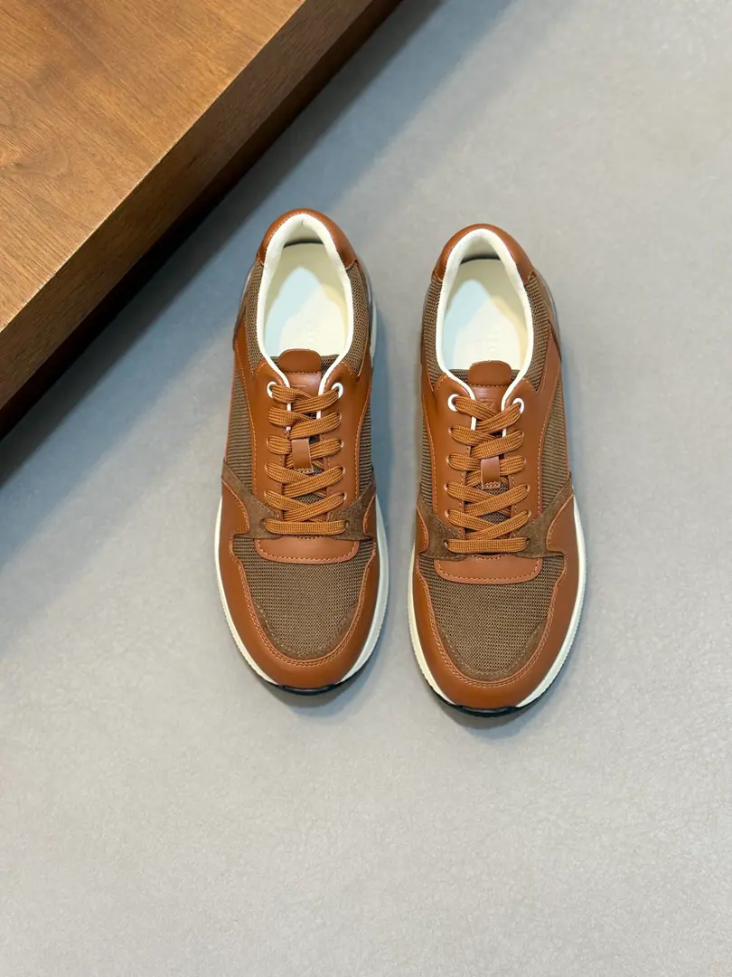ZEGNAGenia's men's shoes.！Luxury leisure shoes. The latest show is synchronizing.！ PRODUCT INFORMATIONMONTE (MÓN·TE)In Italian, it means:“High Mountain”. It's inspired by the shade trail in the Genia Oasis.. TRIPLE STITCHT™ MonteLuxury leisure shoes are aimed at walking., A companion to travel any time of the year.. The shoe-shoes are a hundred-packed low-band., The little bits are inspired by the three-fold details of the Jenya jacket's hand-sewn., At the same time, it is equipped with innovations that can provide greater friction during outdoor activities！ The design of the three-dimensional line of the famous Jenya series., Shoes-faced diamond-shaped puncture., It's better to breathe., Powerful grip., Ensuring security. The fabric is good with Rapa skin., Shape Fashion. Light-blowing andVibrateSpecial rubber bottom combination, You don't have to be so thick on your feet., The big bottom palm with a slider., Cold., Slide-proof, It's a very strong ground grab.！It's for daily wear., I'm going out on foot.！ Size: 39/40/41/42/43/44（45.46Make a reservation.）