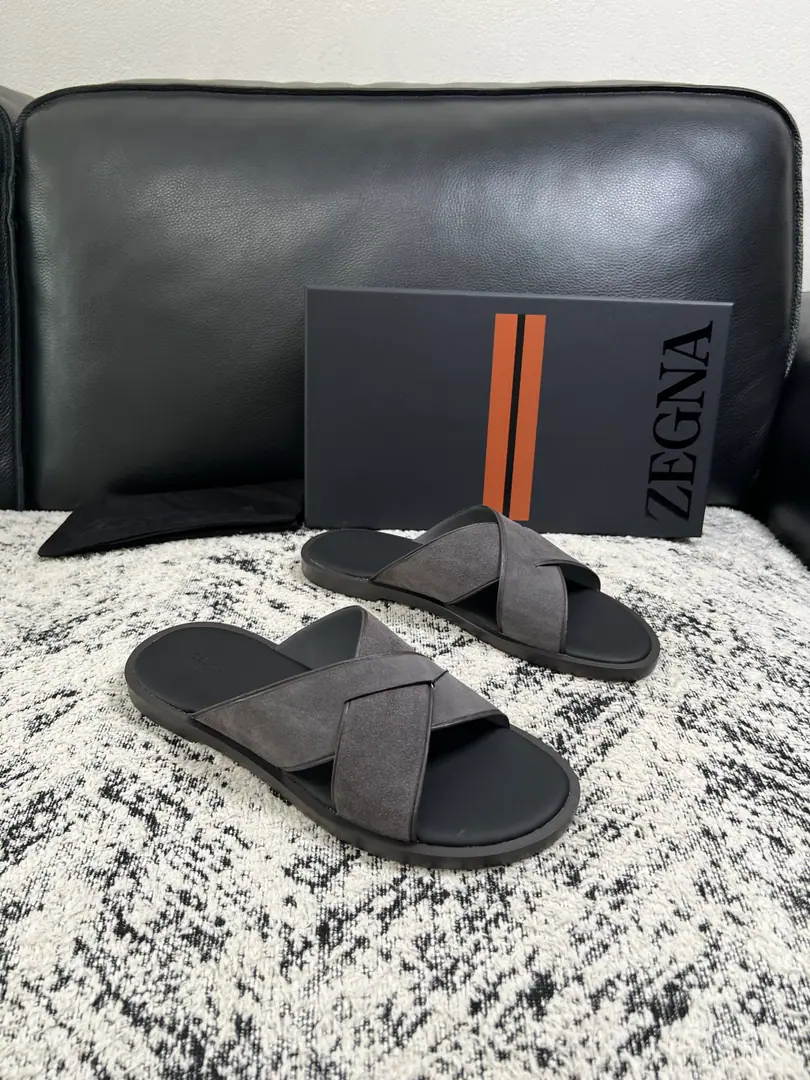 Zegna High Quality Top-level craft Jenya. New original plant configuration for slippers, Italian imports of cow flour, Importing cattle mats., I'm comfortable with air., Shoes under the sole.: The original factory is super comfortable with the original base., The original factory and the single. Codes 39-44（Sold 45 ）