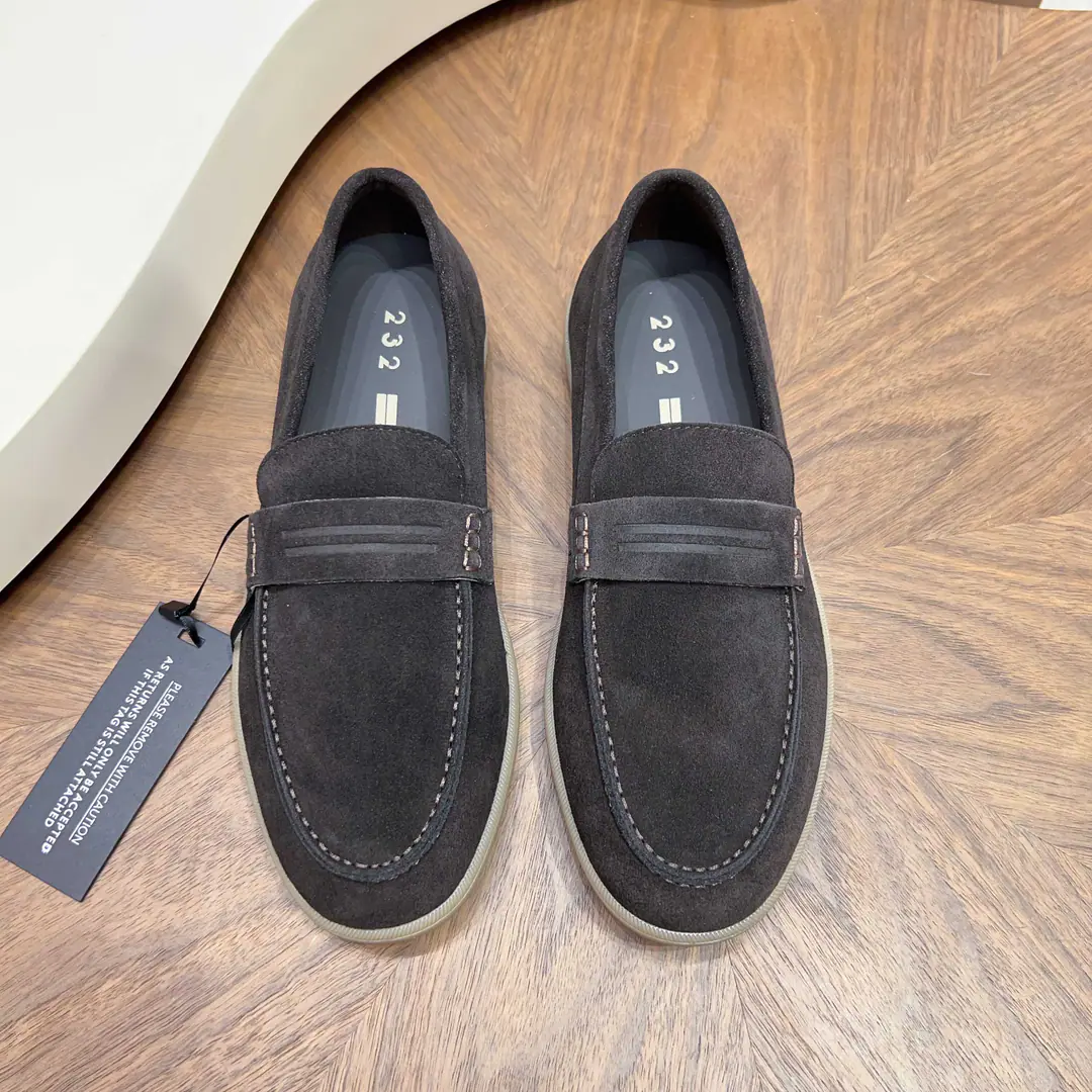 Zegna/Jenya. A man's new recreational shoes. This sneakers is in the Jeeniya Oasis.(Oasi Zegna) The name of the highway., Show the flexibility of brands to the times.. Semitransparent rubber soles light and flexible, Nice catch., A new radiant shoe underlay., The stride is a fine tribute. The early appearance of the highway.. Signal same-synthetic sew lines and side branding are mutually reinforcing., The symbol of the uniquely fashioned version of the Jania brand.. It's made of a fury of cattle., Disassemble shoe surfaces with modern and retrograde styles, By“ ”Skins mats., In the whole cow's skin., The upper feet are comfortable and leisurely., It's a little light.！Full pack of dustproof bags and exclusive aircraft boxes！ Codes: 39-40-41-42-43-44（38/45- It's a deal.）