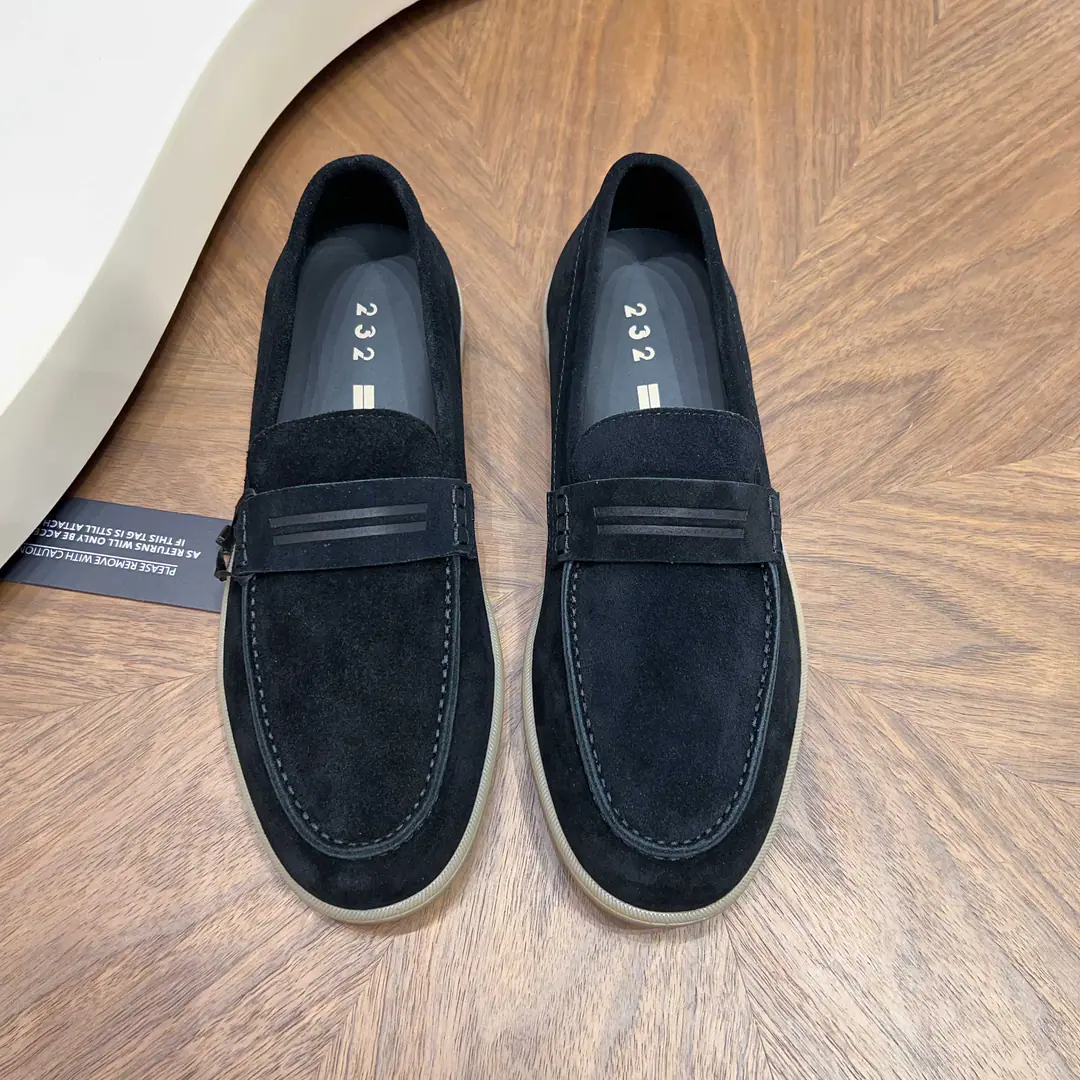 Zegna/Jenya. A man's new recreational shoes. This sneakers is in the Jeeniya Oasis.(Oasi Zegna) The name of the highway., Show the flexibility of brands to the times.. Semitransparent rubber soles light and flexible, Nice catch., A new radiant shoe underlay., The stride is a fine tribute. The early appearance of the highway.. Signal same-synthetic sew lines and side branding are mutually reinforcing., The symbol of the uniquely fashioned version of the Jania brand.. It's made of a fury of cattle., Disassemble shoe surfaces with modern and retrograde styles, By“ ”Skins mats., In the whole cow's skin., The upper feet are comfortable and leisurely., It's a little light.！Full pack of dustproof bags and exclusive aircraft boxes！ Codes: 39-40-41-42-43-44（38/45- It's a deal.）