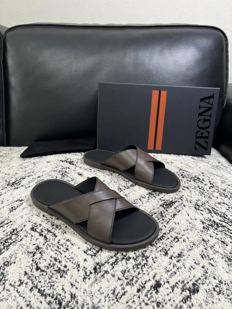 Zegna High Quality Top-level craft Jenya. New original plant configuration for slippers, Italian imports of cow flour, Importing cattle mats., I'm comfortable with air., Shoes under the sole.: The original factory is super comfortable with the original base., The original factory and the single. Codes 39-44（Sold 45 ）