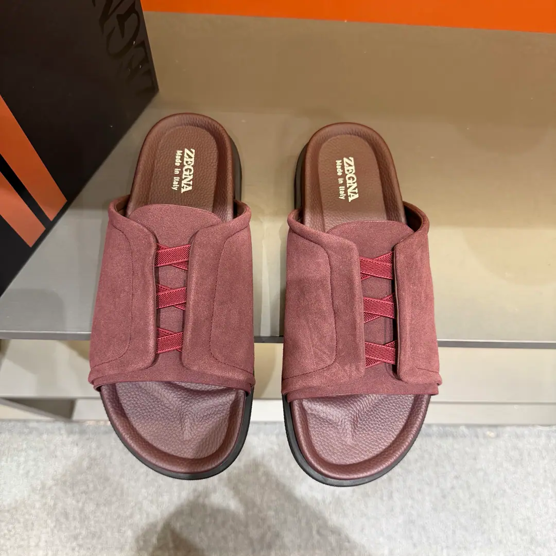 ZEGNAJenya. Latest Men's leisure. Shoes. Shoes. Acupuncture shoes., - Slippers bed., The shoe bed is a double-pack with a calf skin., The shoes are on the sidewalk to see the Jenya logo., - I'm wearing a pair of shoes., And they can be captured while they're out there., It's easy to wear.. The foot is very proficient. Send a cabinet for fine packaging Codes38-46