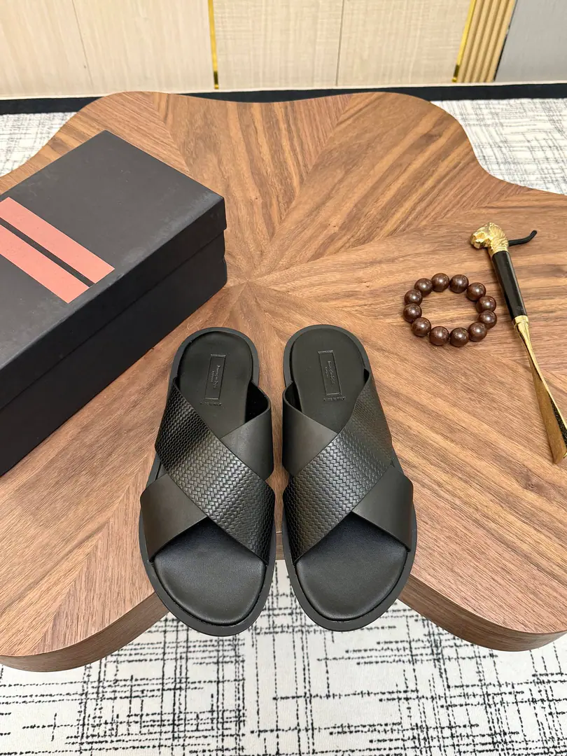 Get out of the factory.【Zegna】Jenya. High-end quality slippers The same star Wu ‼️Official Network1: 1, Men cross. One word for slippers., Original leather shoes., Pocket rubber combination, bottom, Codes: 39-46Multi-colour Multi-Purpose