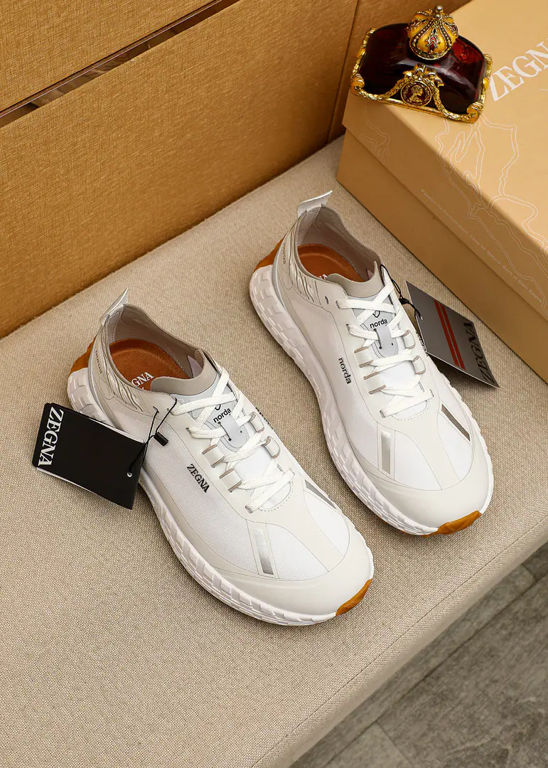 💐 Trade marks: Ermenegildo Zegna「 Jenya. 」Sports and leisure shoes Positive code number: 39-46（45.46I'll make sure I don't change it.） Commodity materials: I'm gonna go get some air-weaving shoes., Air-shoe cushions., Rubber slides over the top. Colours: 1⃣️2⃣️Colour Optional