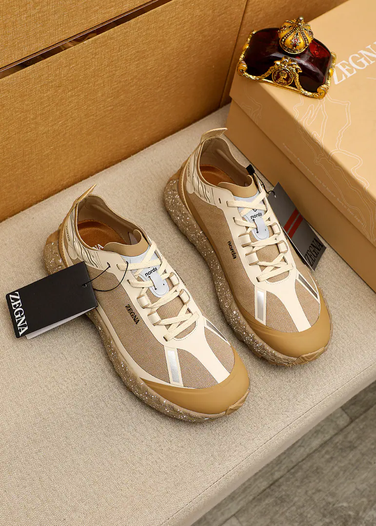💐 Trade marks: Ermenegildo Zegna「 Jenya. 」Sports and leisure shoes Positive code number: 39-46（45.46I'll make sure I don't change it.） Commodity materials: I'm gonna go get some air-weaving shoes., Air-shoe cushions., Rubber slides over the top. Colours: 1⃣️2⃣️Colour Optional