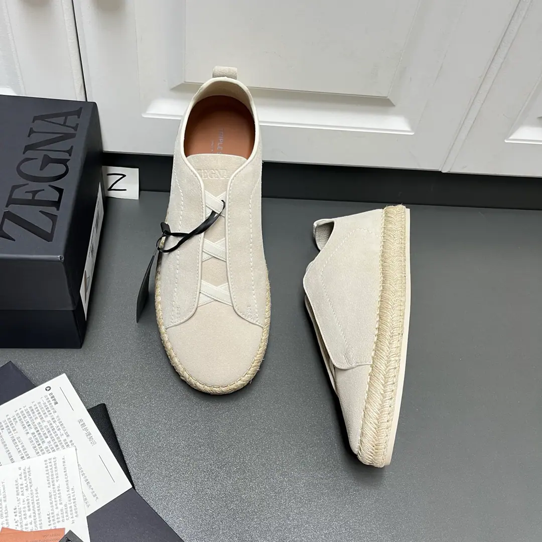 Ermenegildo Zegna Jenya. Fly-feather. TRIPLE STITCH™ Luxury leisure shoes. This one. Corteccia Oasi - Oh, Pete. Triple Stitch™ Luxury leisure shoes are light., Use unexpected mix of materials, Make a new fashion shoe.. The classic ropes with a flat-bed sandal pattern are under-edged., With a thin, fury face and light rubber soles.. The three-fold trio of Janja ensures that the suit fits., It also brings to mind traditional hand-made sewing of branded top jackets., To the great art of Jenya.. Triple Stitch™ All the sneakers bring more comfort., More than anything., More fashionable in the dress.. And a brand-new feature of the modern Jenya costume.. Shoes are in a comfortable fashion., The inspiration comes from the same name and details of Jenya's craft sewn threads., The shoe selections are made of different fine materials., And with a light and flexible sole.. Version and Product Details: Cross-design., Leather-faced leather., It's in the skin of the same colored cow., Skins.. Sanitized® I can take down the memory shoe bed.. Bottom-of-the-line sutures, practice, The bottom of the natural line., The natural rubber soles add a modern sense of motion to the leisure shoes.. Product Code: LHCSR-S5970Z-TDM Italian manufacture. Skins size.: 39/40/41/42/43/44（45Make a reservation.）