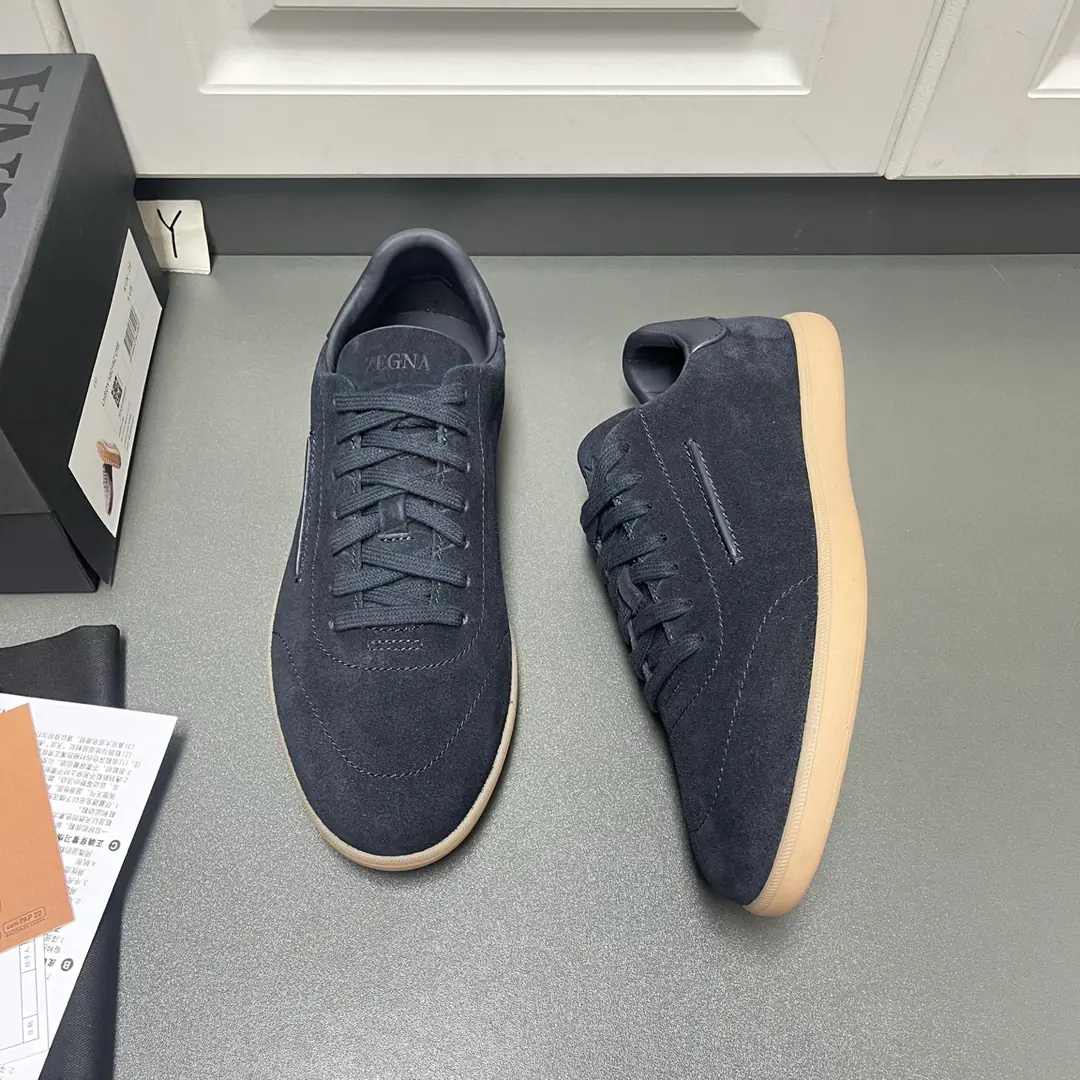 New ColourErmenegildo Zegna Jenya. TRIPLE STITCH™ MONTE Luxury leisure shoes. This is the Genia Oasis.(Oasi Zegna) The name of the highway., Show the flexibility of brands to the times.. The soles are light and flexible., Nice catch., A new radiant shoe underlay. The early appearance of the highway.. Signal same-synthetic sew lines and side branding are mutually reinforcing., The symbol of the uniquely fashioned version of the Jania brand.. Version and Product Details:Slippery cow skins bumped into a velvet cow skin., Hand-sewd three-fold cross-tightness. The mats in the cow's skin., The car's got a condom, the way it's done.. Black Vibram® Upgraded ground-capture soles, Heel with Janja. Road branding.. Sanitized® I can tear off my shoe bed.. The shoes are elegant and leisurely., Targeting foot travel., A companion to travel any time of the year.. Skins size.: 39/40/41/42/43/44（45Make a reservation.）
