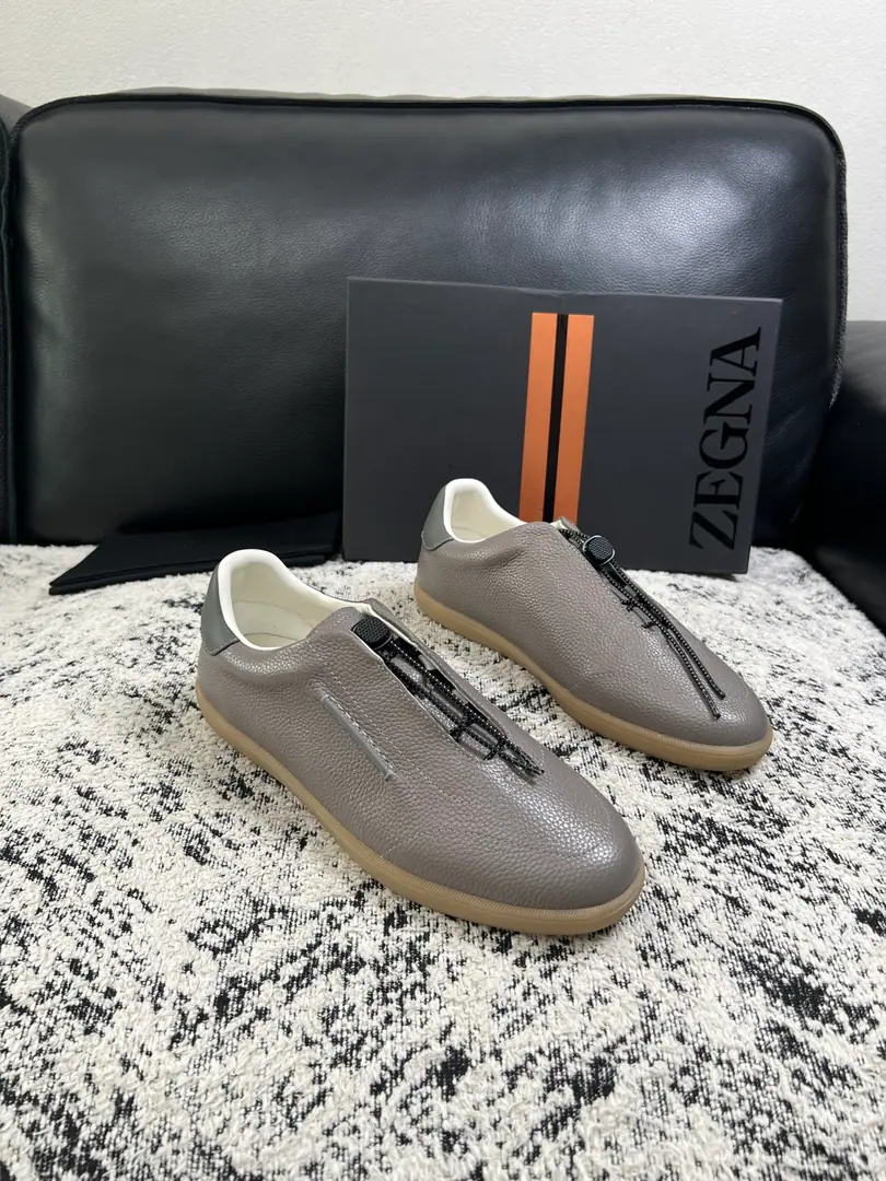 ⚠️Just change the code and don't back off.⚠️ Zegna High Quality Top-level craft Jenya. New plant configuration for cabinet, Italian imports of cow flour, Importing cattle mats., I'm comfortable with air., Shoes under the sole.: The original factory is super comfortable with the original base., The original factory and the single. Welcome to the comparison., Codes 39-44（Sold 45 46 47 ）