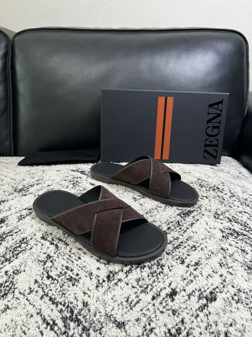 Zegna High Quality Top-level craft Jenya. New original plant configuration for slippers, Italian imports of cow flour, Importing cattle mats., I'm comfortable with air., Shoes under the sole.: The original factory is super comfortable with the original base., The original factory and the single. Codes 39-44（Sold 45 ）