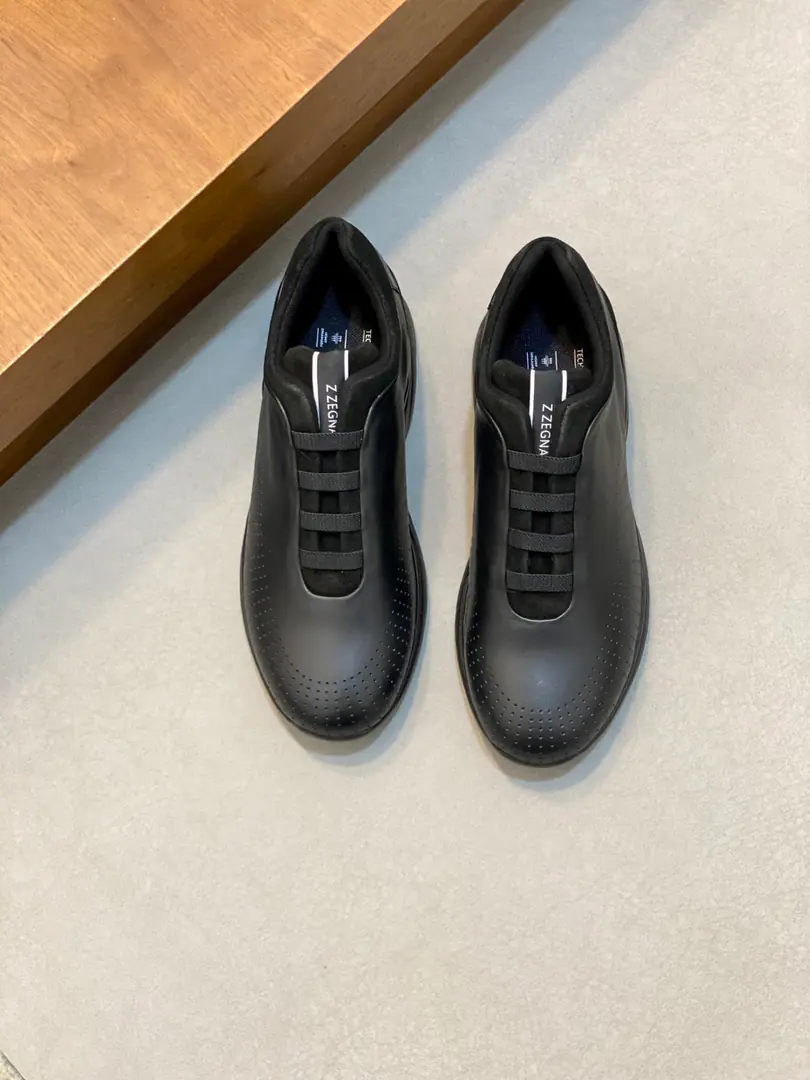ZEGNA/Jenya. A man's new leather and leisure shoes. The most important product is the production of a very good work product., Shoes are made of soft sheep leather and leather., A hundred-packed, low-banded foot-set., Details of the front-line taped, ♪ Shoe tongues on thelogoLogo, Fashion flow. Light-blow rubber, large base., In the fabric, you're putting feet on the inside., The upper foot is very light., Slide-proof, It's a very strong ground grab.！It's for daily wear., I'm going out on foot.！All set., Attach dustproof bags！ Codes: 39-40-41-42-43-44 Standard leather shoe size（45But you're not going to support the retreat.）
