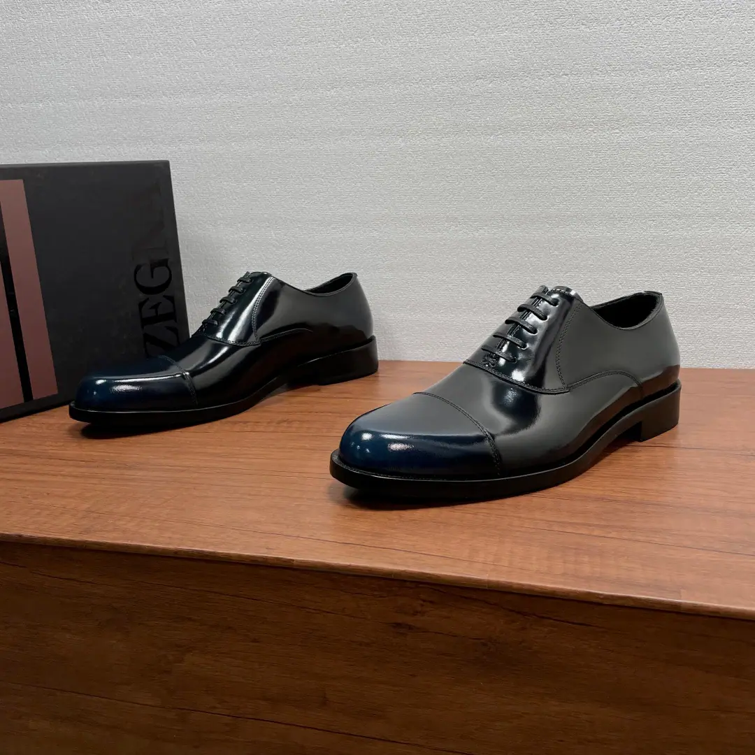 Zegna A man's new hand-coloured business shoes. This is a pair of shoes to pick out the skin and the face of the shoes., Hand-swipe process processing effects, Show the skin to the best of the skin., Simultaneous 2-side design, 5The poof-eyed Oxford shoe., Artificial Mark stitching, The details of the brand and the spiritual transmission are displayed everywhere.. The rubber negatives are embedded at the back and back of the skin., It's a great slide-proof thing., Semi-steak cooling process, It's not gonna get out of there., All the cattle and skin inside., Skins and feet of the bull., The type of pesky atmosphere, Access to all kinds of places, A mature man with a single item！Full package！ Codes: 39-40-41-42-43-44（38/45I'll make sure it's not changed.） Standard leather shoe size The cargo.: XY Blue edge.