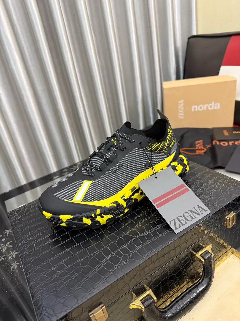 Get out of the factory.⌚️⌚️Top Version ZEGNA x norda™Jenya. Joint contributions Outdoor Off-road. Run-off shoes. Leisure Sports shoes Monopoly. Jenya. x norda™ Technology-based sports shoes blended in elegant style and precision-run shoe technology, Working to design high performance. The shoe is used on the side of the shoe. Dyneema® The material is made of material., It's a light match. Vibram® Shoes under the sole.. Embrace with reflection details, It's a brand-marked logo., Make the whole thing look like a man. ▪️ Fabulous.: Original custom technology air network ▪️ Uchi.: The original custom-made air network. ▪️ Shoes under the sole.: Original modeling smooth-foil bubble material ▪️ Bottom: 4CM ▪️ Size: 39-46