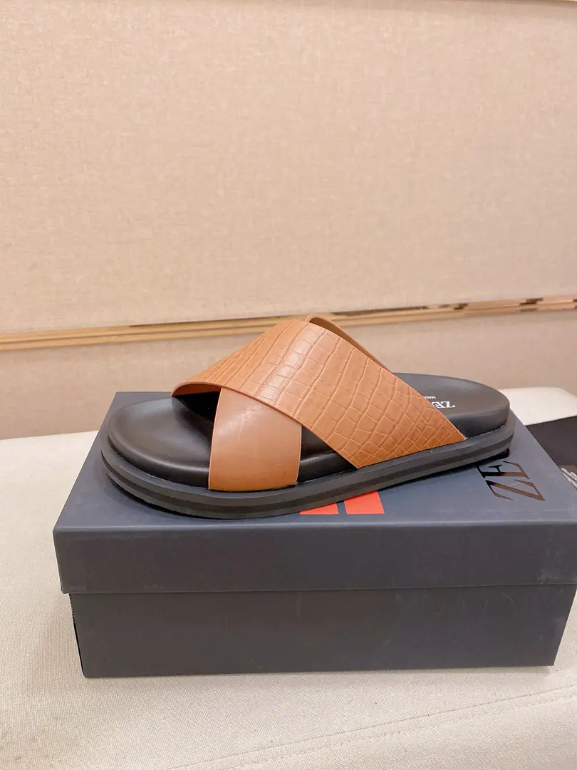Plant prices: 🆕ZEGNAJenya. Shoes.🔥High-end custom, 26Summer's new one. The counter is on sale. Original Custom Rectification The shoe face is imported with a head-decked cow., Crocodile.🐊The tattoo., Original MonoQuality, It's a fine line of work. Perfect foot.！Lightly and Big Bottom Double Layer, It's so cozy. Best Single Three-pointed Codes: 38-44. - It's a deal.45.46