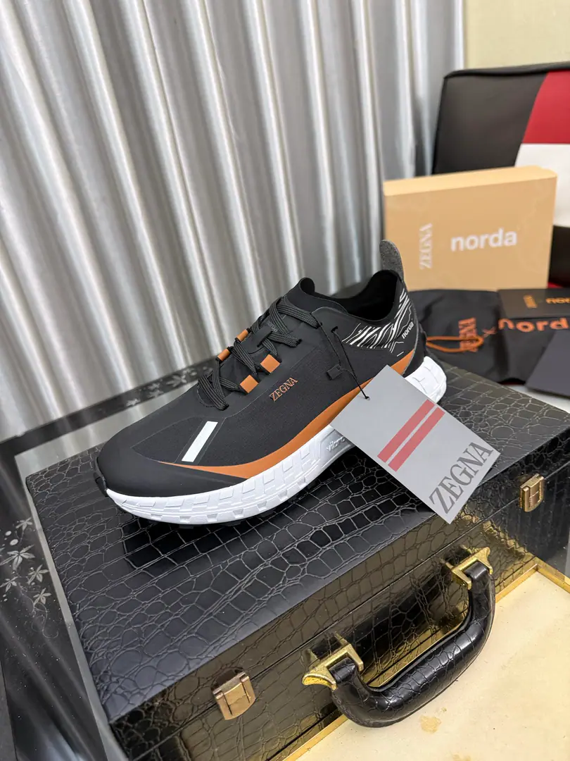 Get out of the factory.⌚️⌚️Top Version ZEGNA x norda™Jenya. Joint contributions Outdoor Off-road. Run-off shoes. Leisure Sports shoes Monopoly. Jenya. x norda™ Technology-based sports shoes blended in elegant style and precision-run shoe technology, Working to design high performance. The shoe is used on the side of the shoe. Dyneema® The material is made of material., It's a light match. Vibram® Shoes under the sole.. Embrace with reflection details, It's a brand-marked logo., Make the whole thing look like a man. ▪️ Fabulous.: Original custom technology air network ▪️ Uchi.: The original custom-made air network. ▪️ Shoes under the sole.: Original modeling smooth-foil bubble material ▪️ Bottom: 4CM ▪️ Size: 39-46