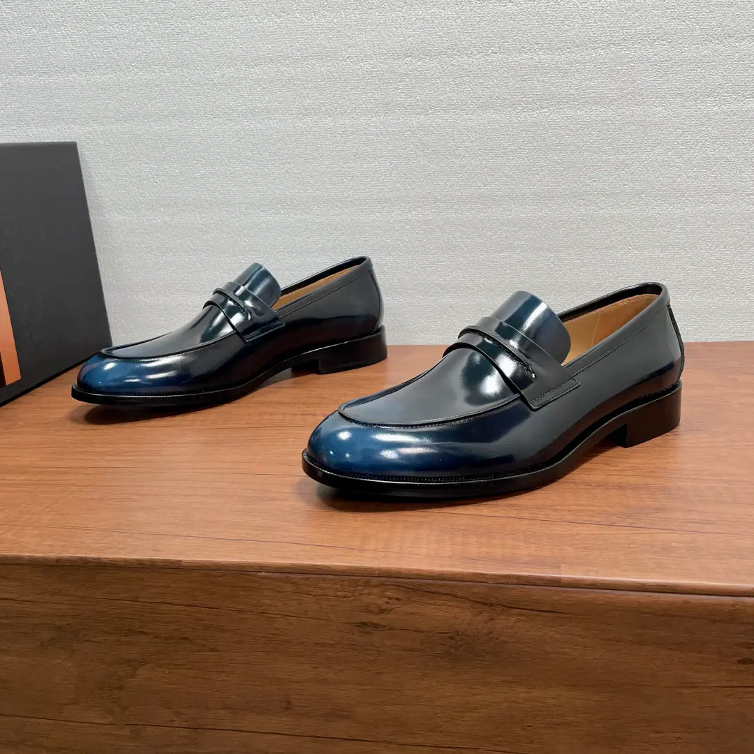 Zegna Gentlemen.Mocassin CorsoLeFlell Shoes. This LeFoo shoe is made from imported cow skin and open cow leather., Classic Ecliptic Shoes Outline, Positive scalding logo“ Road branding​”Hand sewn across the belt., The rubber is a combination of the skin., Semi-solid peculiarity, Slipperproof grinding., It's not gonna get out of there., With a little cow in the skin., The tattoos are velvet, and the oxen and feet are on., The upper feet are soft and comfortable., Simple and atmosphere-like. Full packaged dustproof bags！ Codes: 39-40-41-42-43-44Standard leather shoe size（38/45/46I'll make sure I don't change it.） The cargo.: 5209ZLeFlell Shoes. Blue edge.