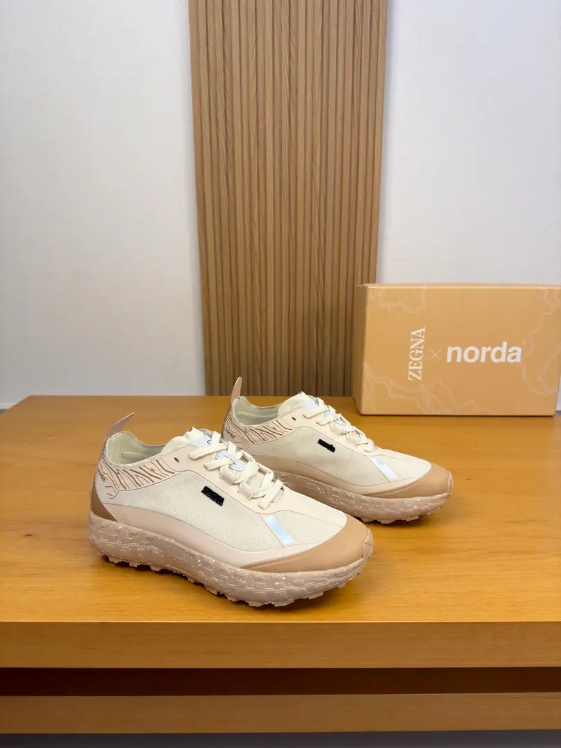 【zegna 】Janja Joint Fundnorda Sports shoes. This sports shoe is so good at getting air on its feet., This moving sneakers is a solid support., Show some character.. A sharp impact design., I don't care about the stadium or the field., It's all about focusing.. The car's got a condom, the way it's done., Movable footbeds. I'll wear them lightly., Soft-ass soles., The Big Bottom is designed toVlbramBrandLOGOnegative, Earthquake-proof.. The process of making perfect combination with high technology., It's so cozy., Excellent performance.. SizeSize: 39.40.41.42.43.44 （38.45.Customable）New packaging, Take the bag with the shoe.