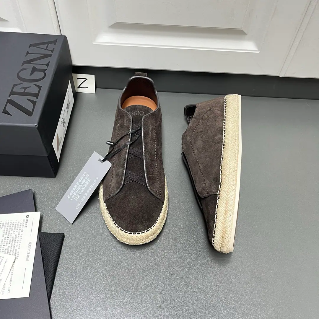 Ermenegildo Zegna Jenya. Fly-feather. TRIPLE STITCH™ Luxury leisure shoes. This one. Corteccia Oasi - Oh, Pete. Triple Stitch™ Luxury leisure shoes are light., Use unexpected mix of materials, Make a new fashion shoe.. The classic ropes with a flat-bed sandal pattern are under-edged., With a thin, fury face and light rubber soles.. The three-fold trio of Janja ensures that the suit fits., It also brings to mind traditional hand-made sewing of branded top jackets., To the great art of Jenya.. Triple Stitch™ All the sneakers bring more comfort., More than anything., More fashionable in the dress.. And a brand-new feature of the modern Jenya costume.. Shoes are in a comfortable fashion., The inspiration comes from the same name and details of Jenya's craft sewn threads., The shoe selections are made of different fine materials., And with a light and flexible sole.. Version and Product Details: Cross-design., Leather-faced leather., It's in the skin of the same colored cow., Skins.. Sanitized® I can take down the memory shoe bed.. Bottom-of-the-line sutures, practice, The bottom of the natural line., The natural rubber soles add a modern sense of motion to the leisure shoes.. Product Code: LHCSR-S5970Z-TDM Italian manufacture. Skins size.: 39/40/41/42/43/44（45Make a reservation.）