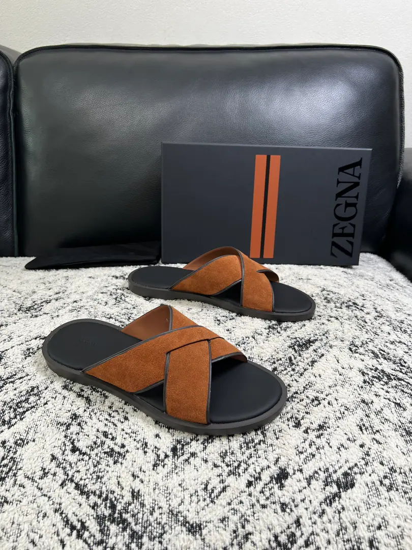 Zegna High Quality Top-level craft Jenya. New original plant configuration for slippers, Italian imports of cow flour, Importing cattle mats., I'm comfortable with air., Shoes under the sole.: The original factory is super comfortable with the original base., The original factory and the single. Codes 39-44（Sold 45 ）